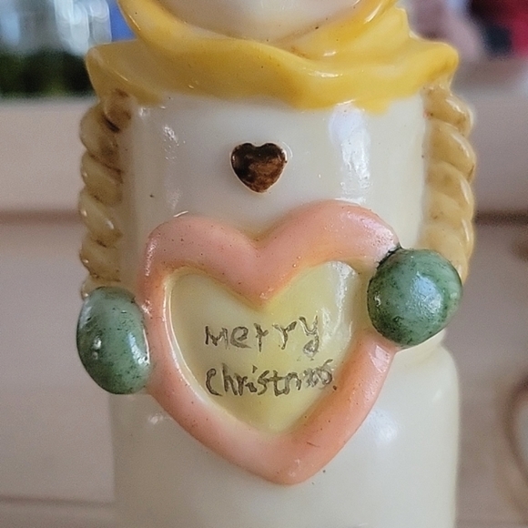 Vintage Acrylic Snowwomen Figurine - Picture 4 of 5